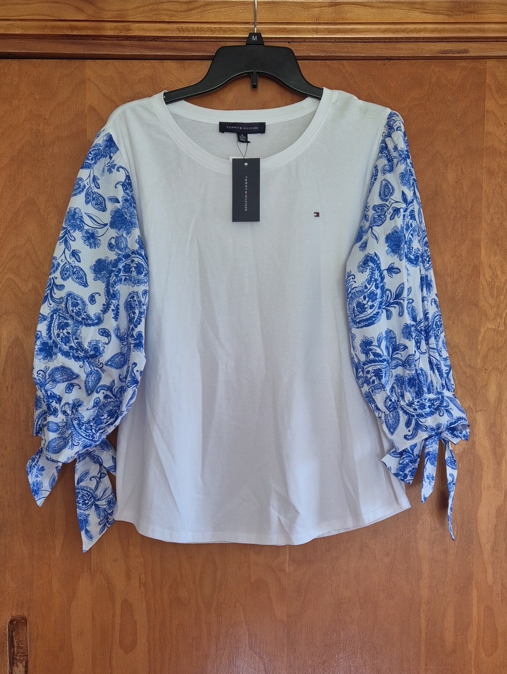 Tommy Hilfiger 100% Cotton White Top with Blue Floral Puff Sleeves, size XL